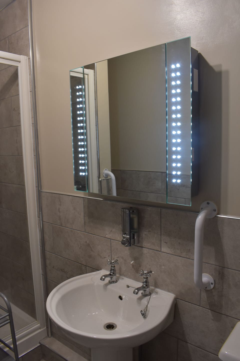 Standard Double or Twin Room, Ground Floor | Bathroom | Shower, free toiletries, hair dryer, towels