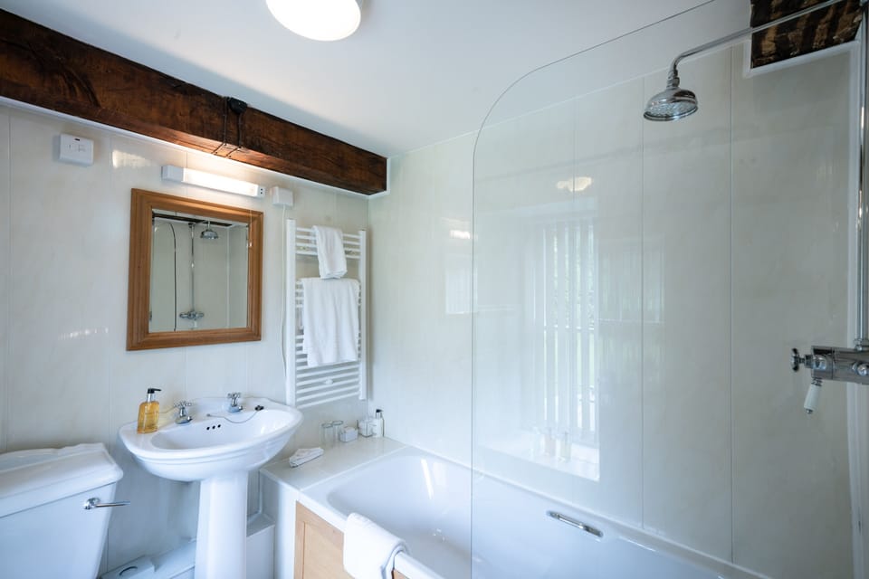 Luxury Double or Twin Room | Bathroom | Bathrobes, towels