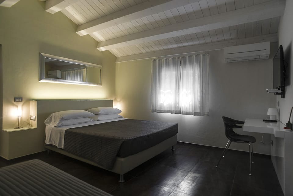 Superior Double or Twin Room, Hill View | Egyptian cotton sheets, premium bedding, down comforters, desk