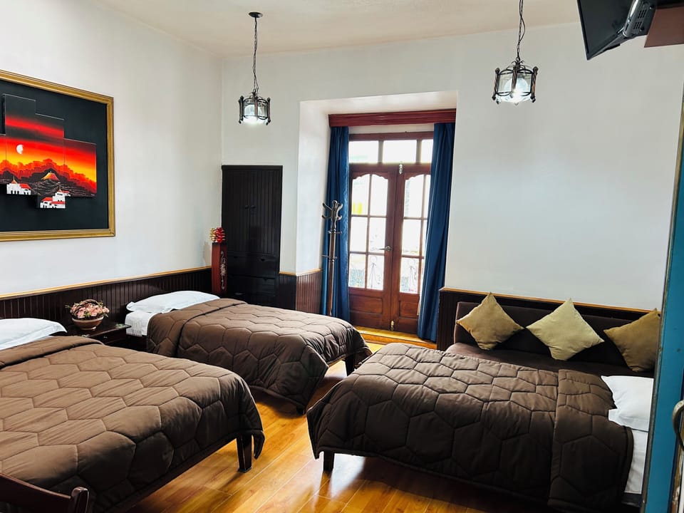 Classic Triple Room | Desk, laptop workspace, WiFi (free), individually decorated