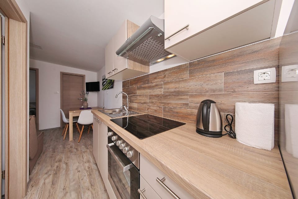 House | Private kitchen | Fridge, oven, stovetop, electric kettle