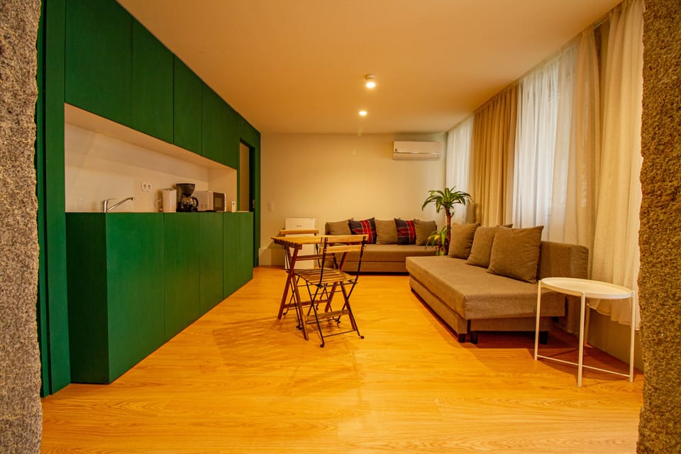 Family Quadruple Room | Minibar, soundproofing, free WiFi, bed sheets