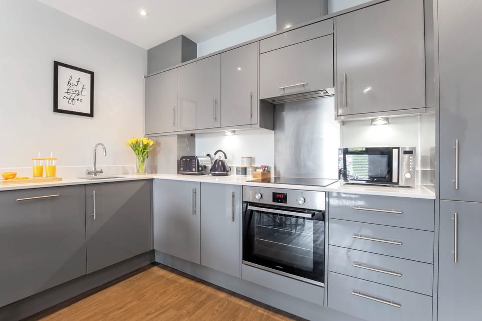 Apartment, 2 Bedrooms | Private kitchen | Fridge, microwave, oven, stovetop