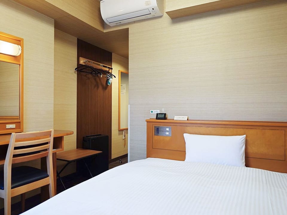 Single Room, Smoking (Annex) | Desk, free wired internet, bed sheets