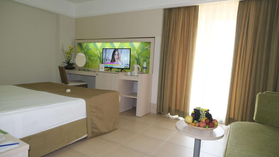 Premium bedding, minibar, desk, soundproofing