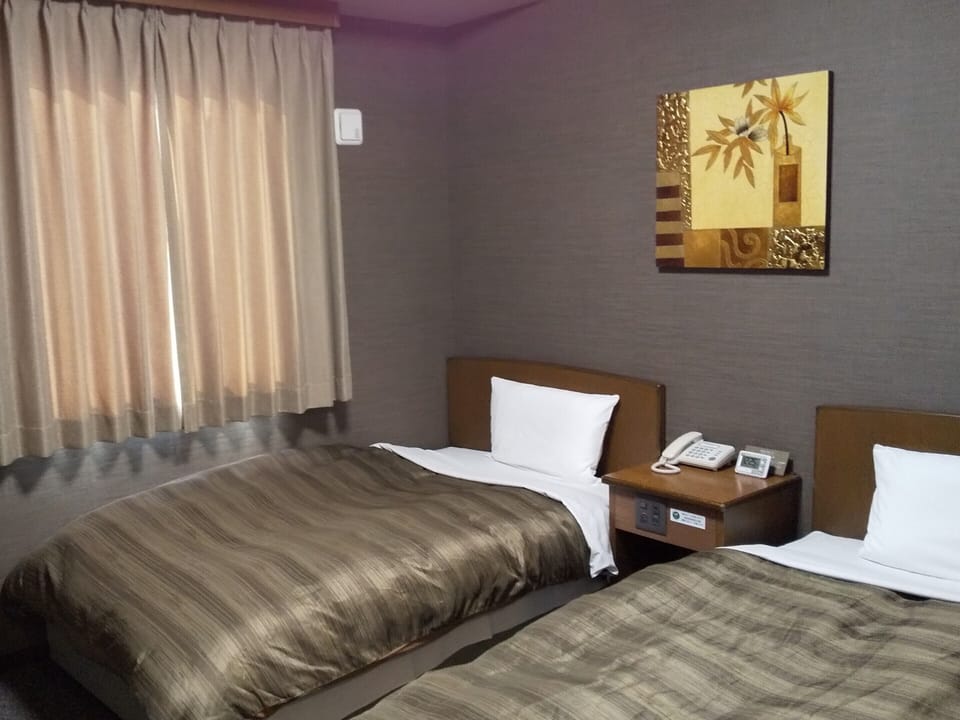 Twin Room, Smoking Heated Tobacco Only | Desk, WiFi (free), bed sheets