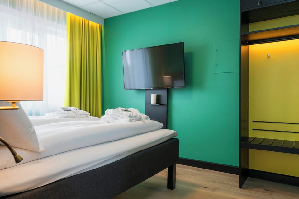 Suite, Non Smoking | Premium bedding, pillowtop beds, minibar, in-room safe
