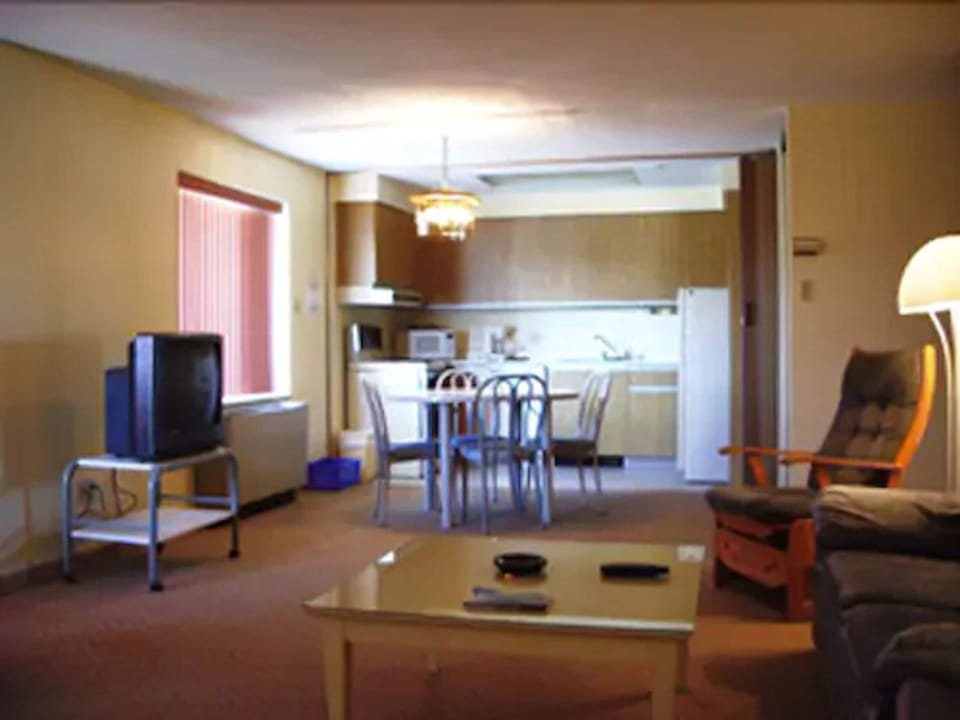 Condo, 2 Bedrooms, Kitchen | Living room | TV