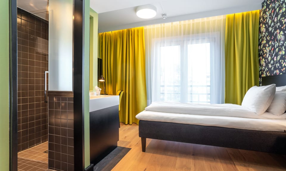 Premium bedding, pillowtop beds, minibar, in-room safe