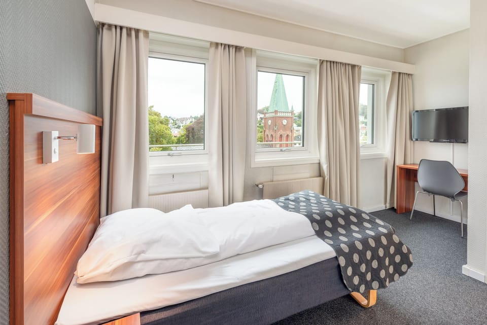 Standard Room, 1 Twin Bed | City view