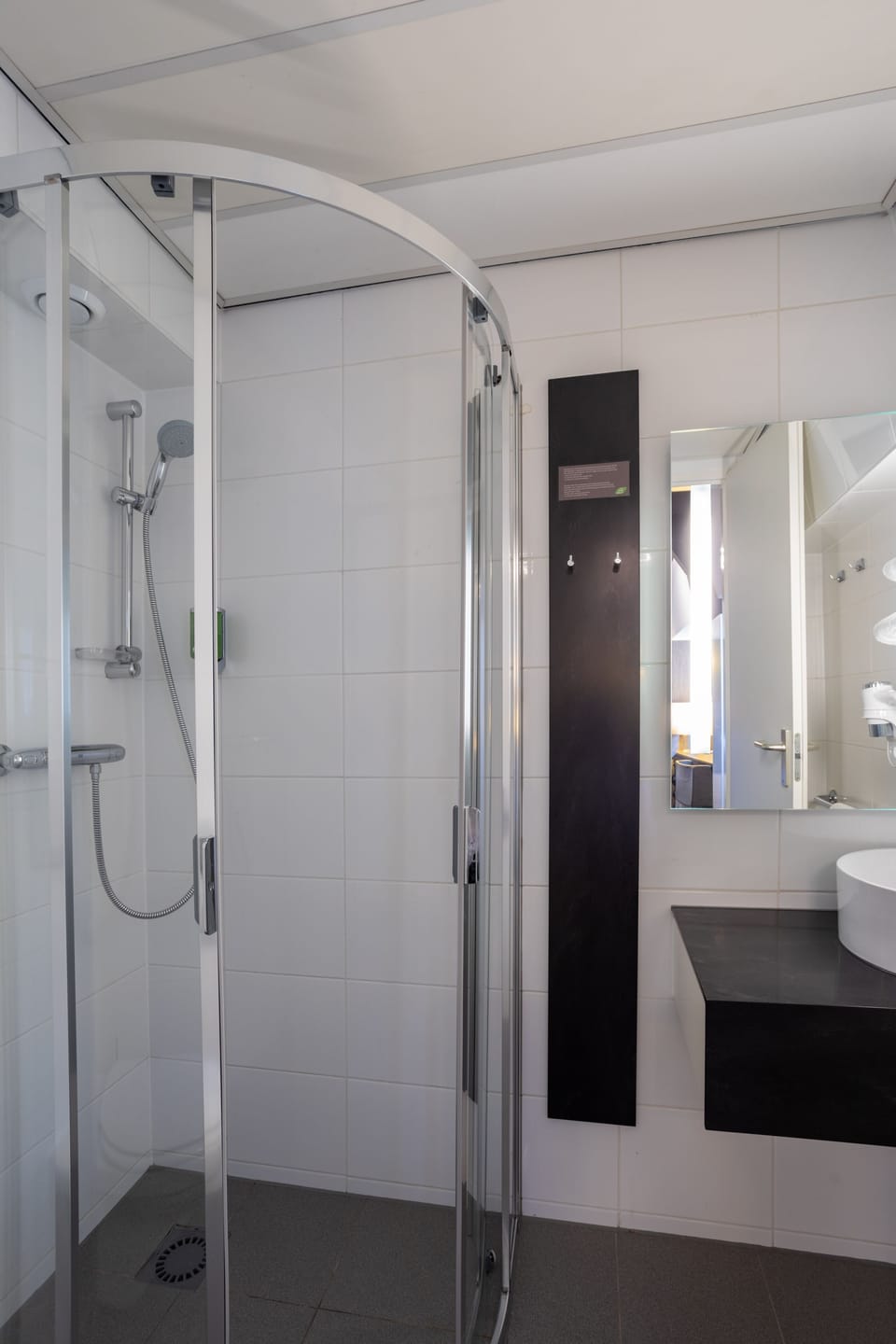 Standard Single Room | Bathroom | Free toiletries, hair dryer, towels, soap