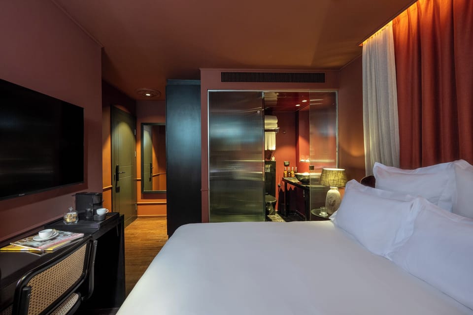 Superior Room, City View | Egyptian cotton sheets, premium bedding, pillowtop beds, minibar