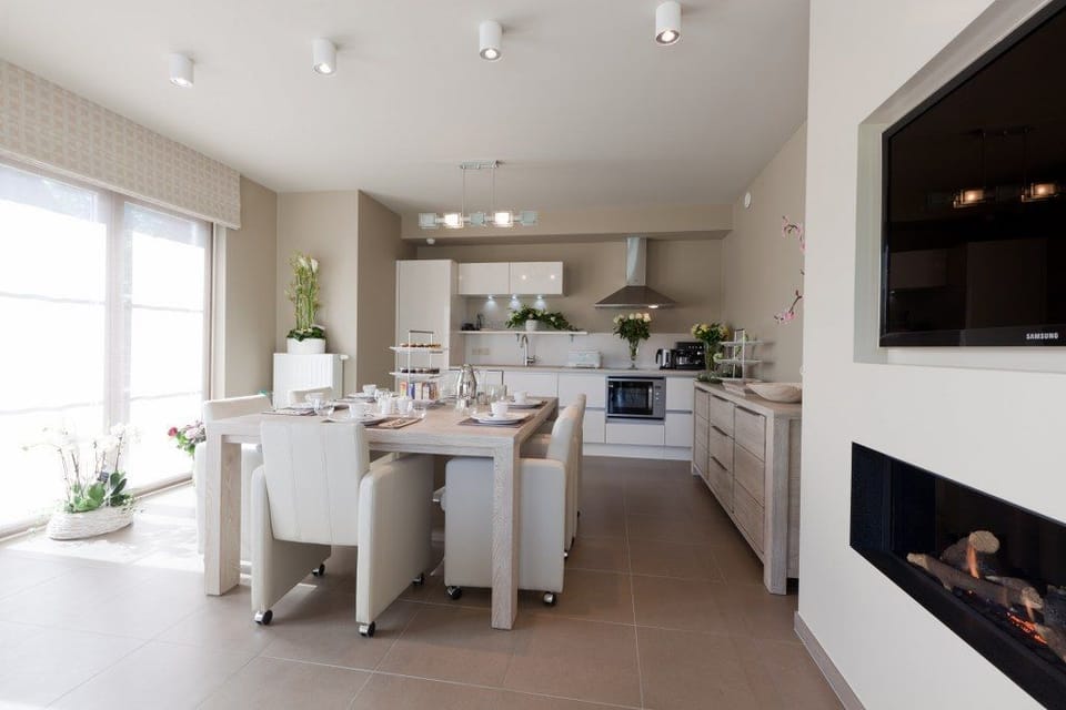 Breakfast (EUR 10 per person)