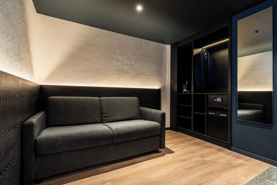 Junior Studio Suite, 1 King Bed | Hypo-allergenic bedding, minibar, in-room safe, desk