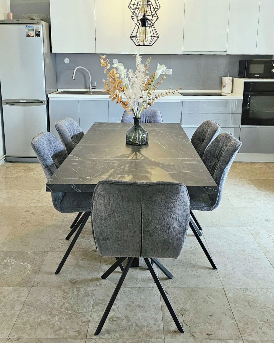 Apartment (A1) | Dining