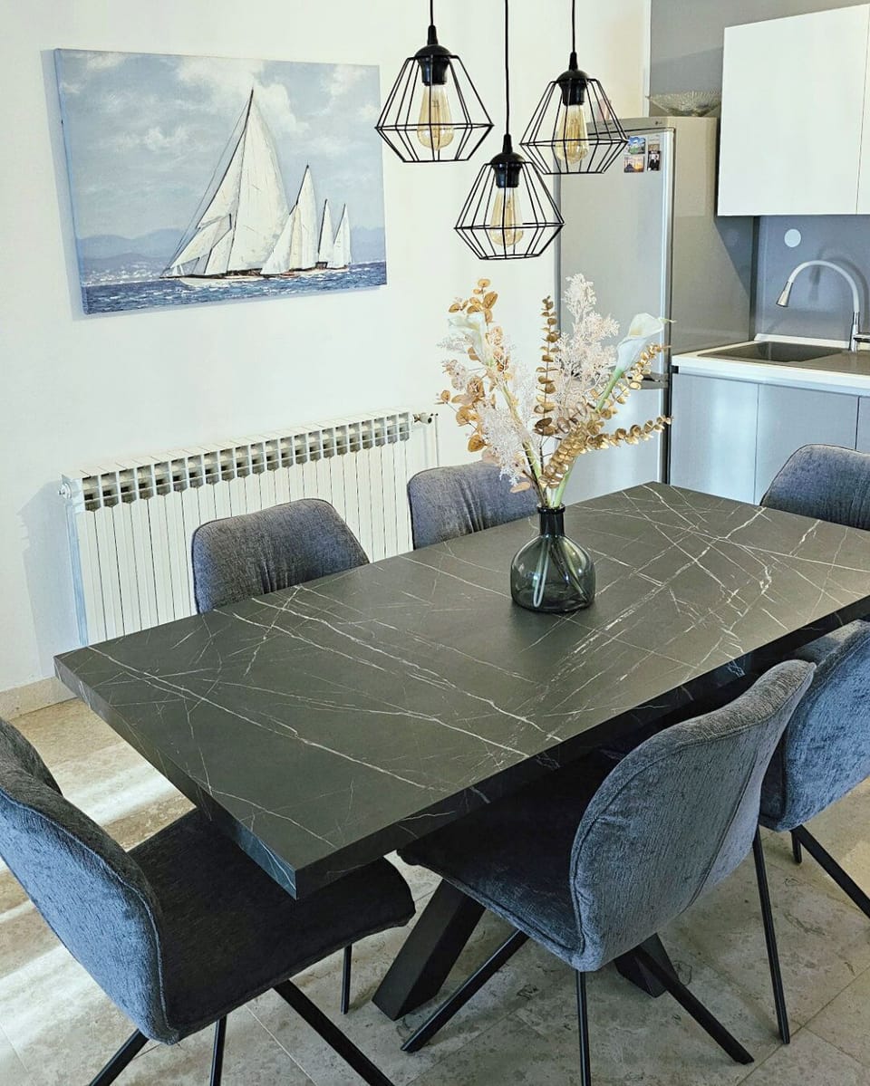 Apartment (A1) | Private kitchen | Fridge, oven, stovetop, dishwasher