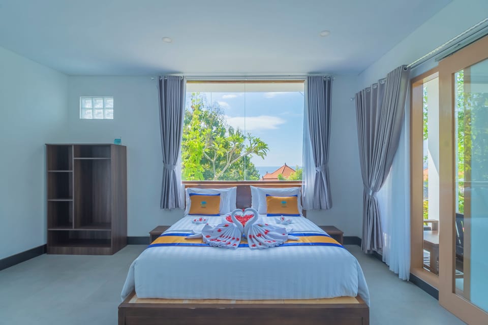 Suite | Desk, laptop workspace, soundproofing, iron/ironing board