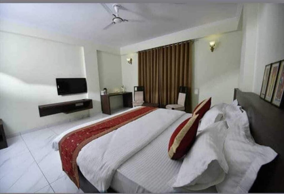 Luxury Double Room | Premium bedding, desk, laptop workspace, soundproofing