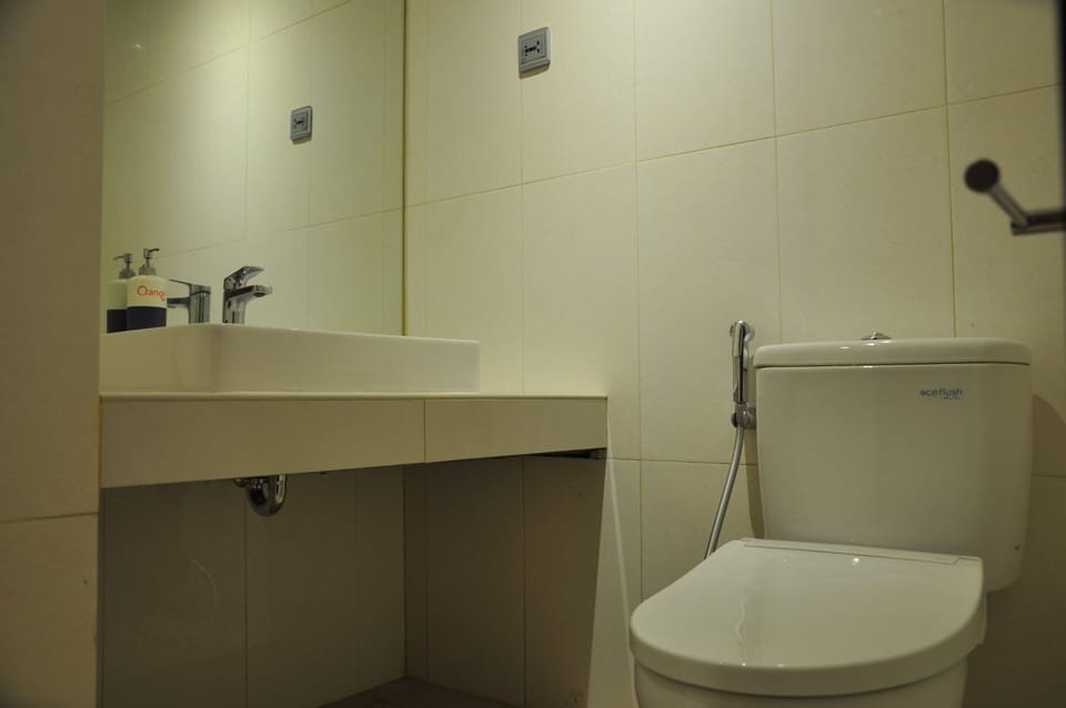 Shower, free toiletries, slippers, towels