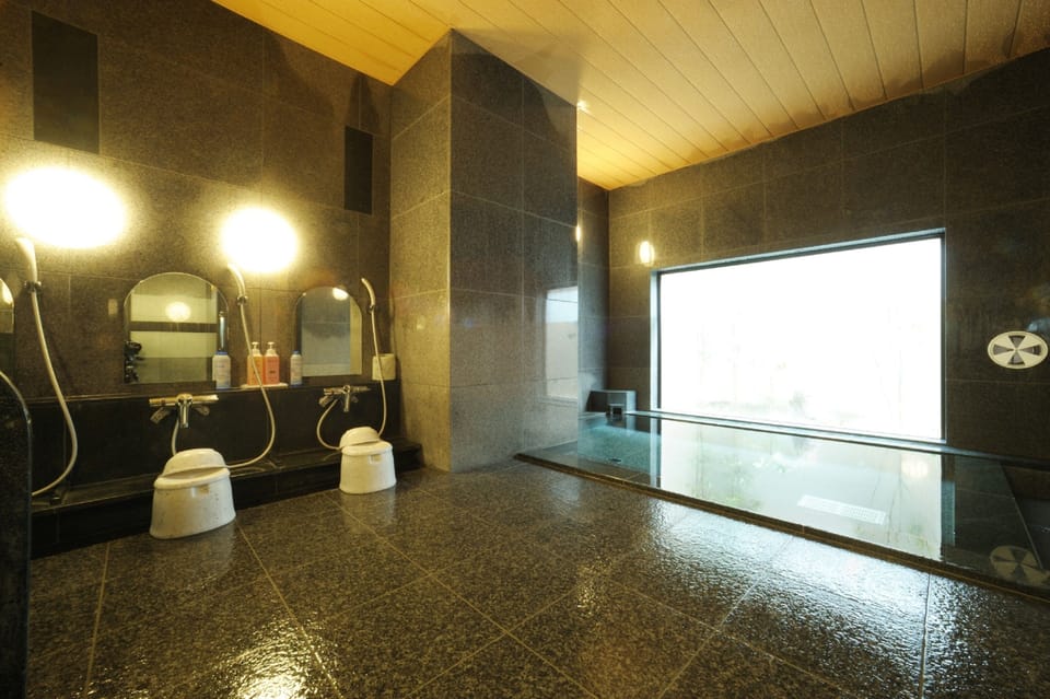 Indoor spa tub