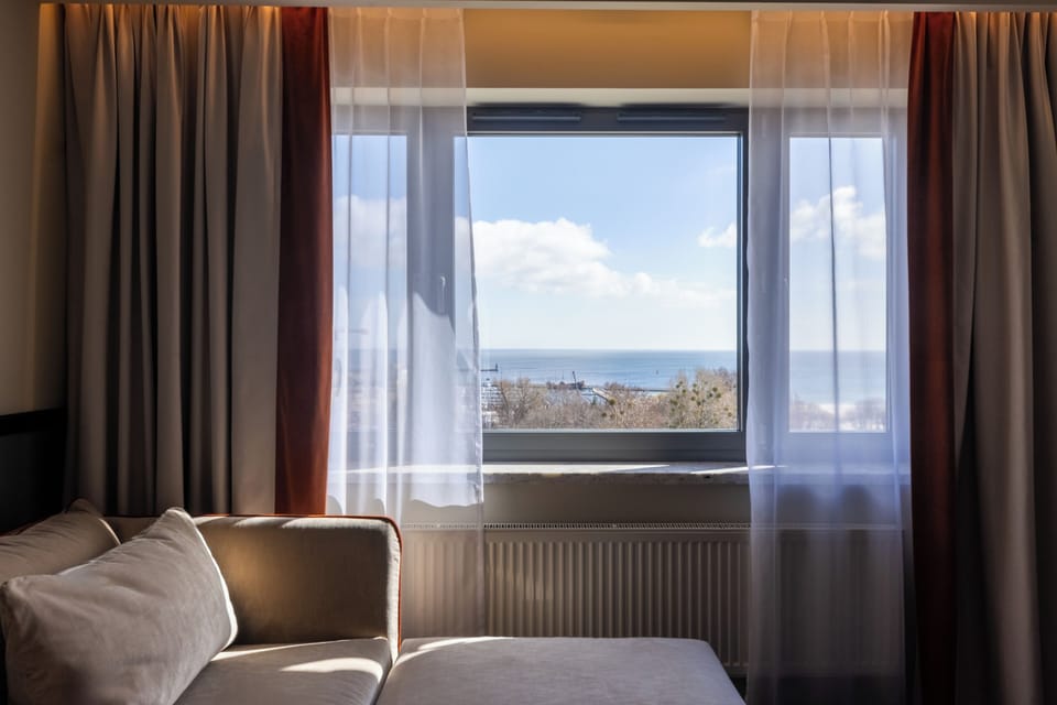 Executive Suite, 1 Queen Bed, Sea View | Minibar, in-room safe, desk, iron/ironing board
