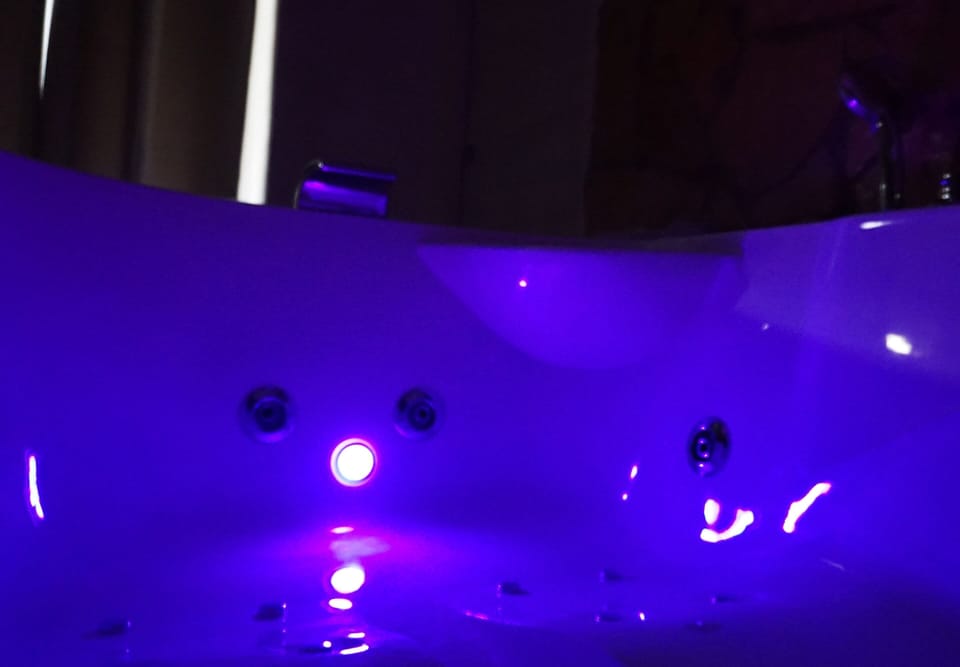 Romantic Room, Jetted Tub (Vittorio Emanuele II) | Jetted tub