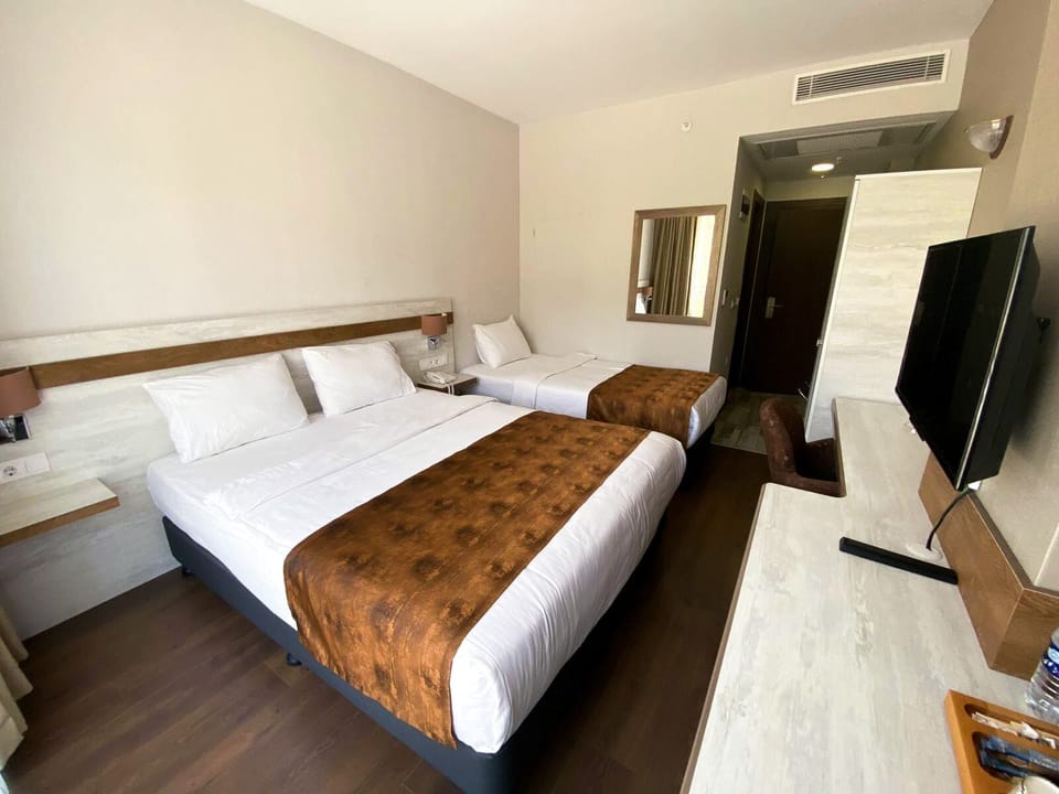Family Room | Premium bedding, minibar, in-room safe, individually decorated