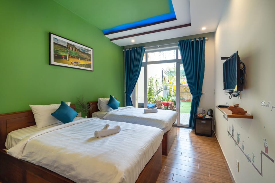 Deluxe Twin Room, 1 Bedroom | Minibar, desk, iron/ironing board, free WiFi