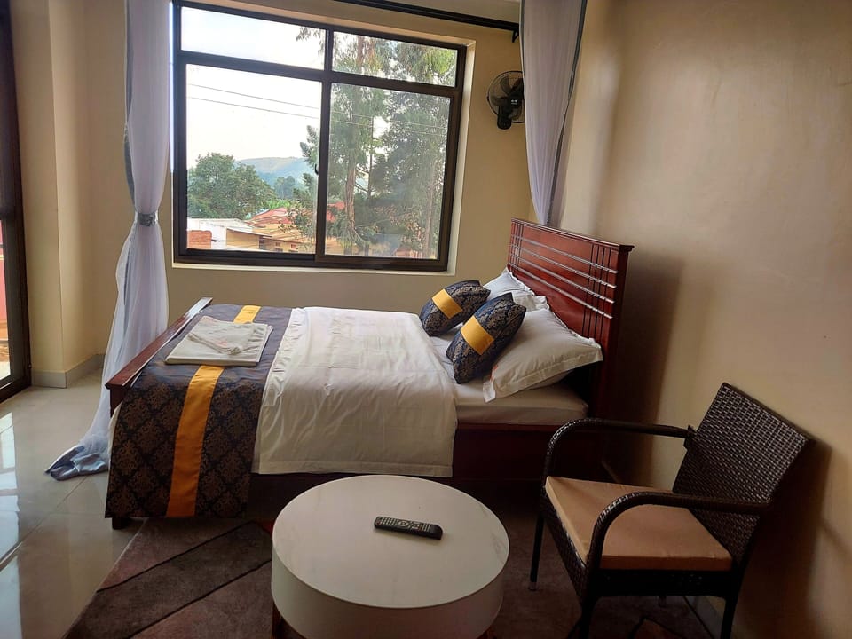 Desk, laptop workspace, iron/ironing board, free WiFi