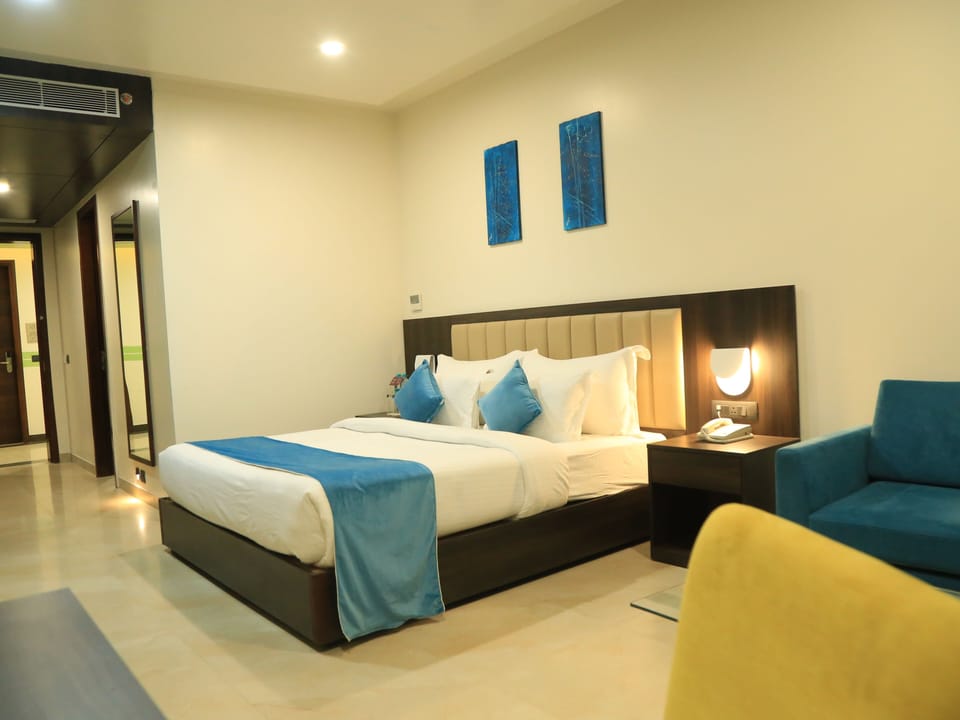 Deluxe Room | 1 bedroom, desk, iron/ironing board, rollaway beds (surcharge)
