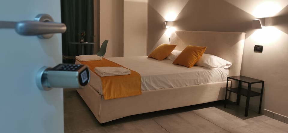 Deluxe Double Room | Hypo-allergenic bedding, down comforters, minibar, blackout drapes
