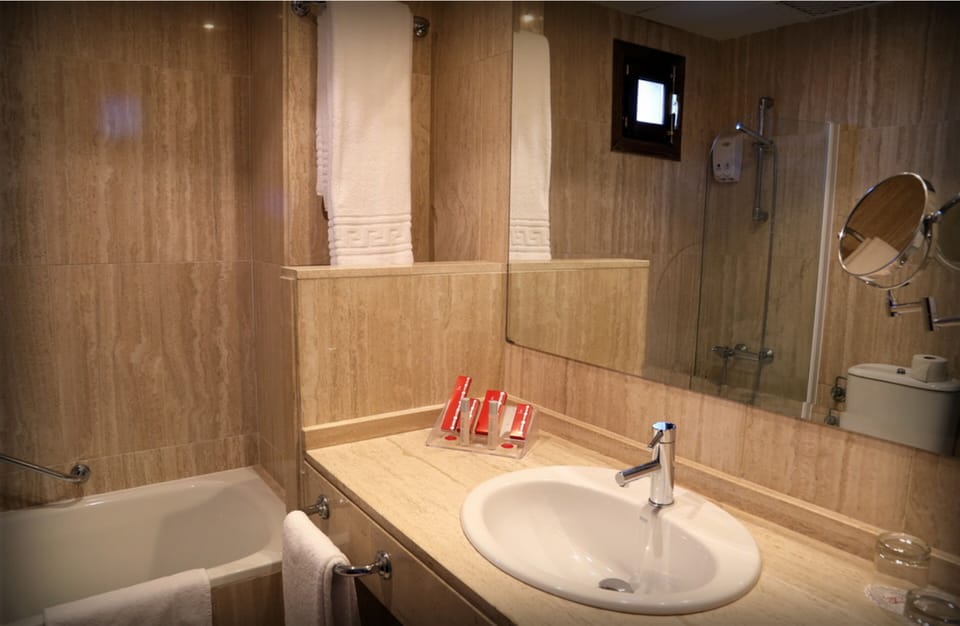 Shower, towels