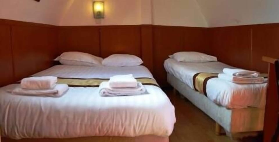 In-room safe, free WiFi, bed sheets