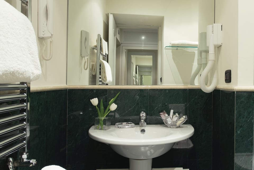Junior Studio Suite, City View, Tower | Bathroom | Designer toiletries, hair dryer, slippers, bidet