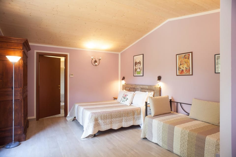 Studio | Minibar, desk, iron/ironing board, free WiFi