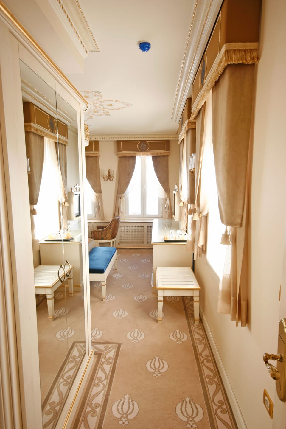 One Bedroom Suite Sea View | Premium bedding, memory foam beds, minibar, in-room safe