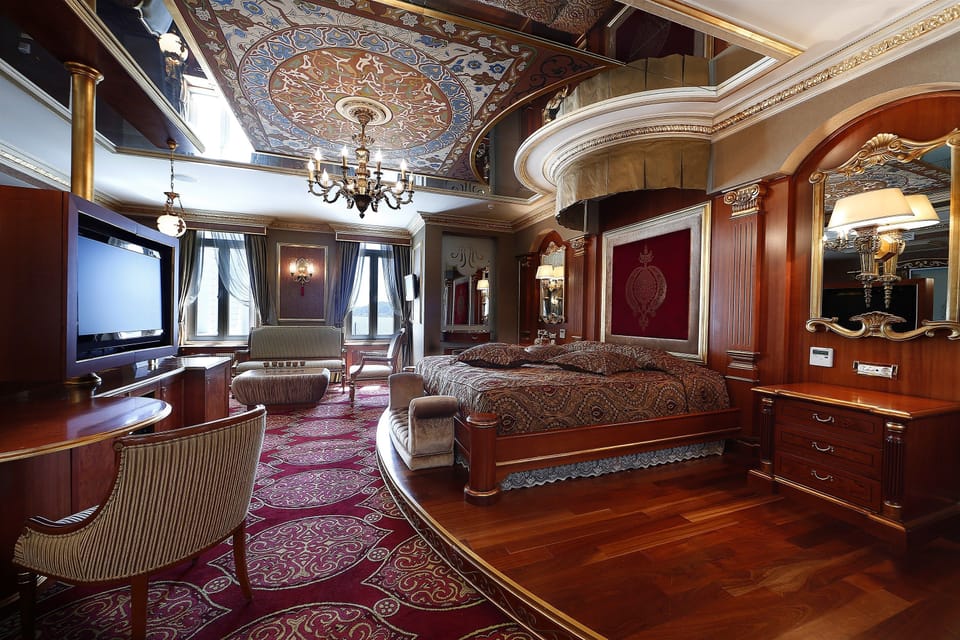 King Suite | Living area | LCD TV