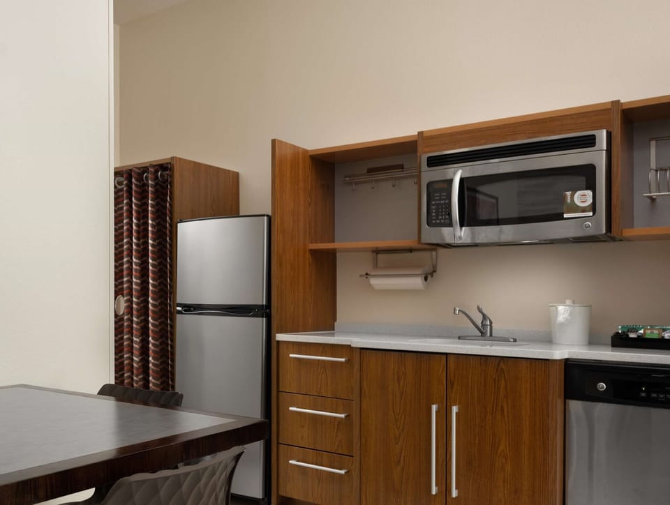 Suite, 1 King Bed | Private kitchen | Fridge, microwave, coffee/tea maker, cookware/dishes/utensils