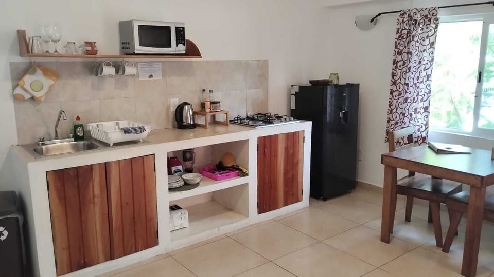 Comfort Studio Suite, 1 King Bed, Kitchen, Garden View | Minibar, individually decorated, individually furnished, desk