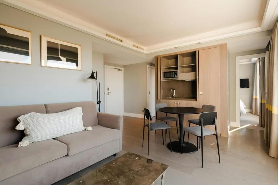 Panoramic Suite | Private kitchenette | Mini-fridge, coffee/tea maker, cookware/dishes/utensils