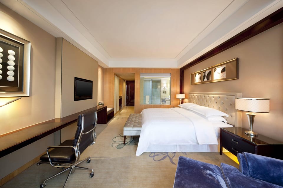 Premier Room, 1 King Bed, City View | Minibar, in-room safe, individually decorated, desk