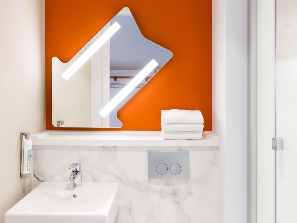 Desk, blackout drapes, free WiFi, bed sheets