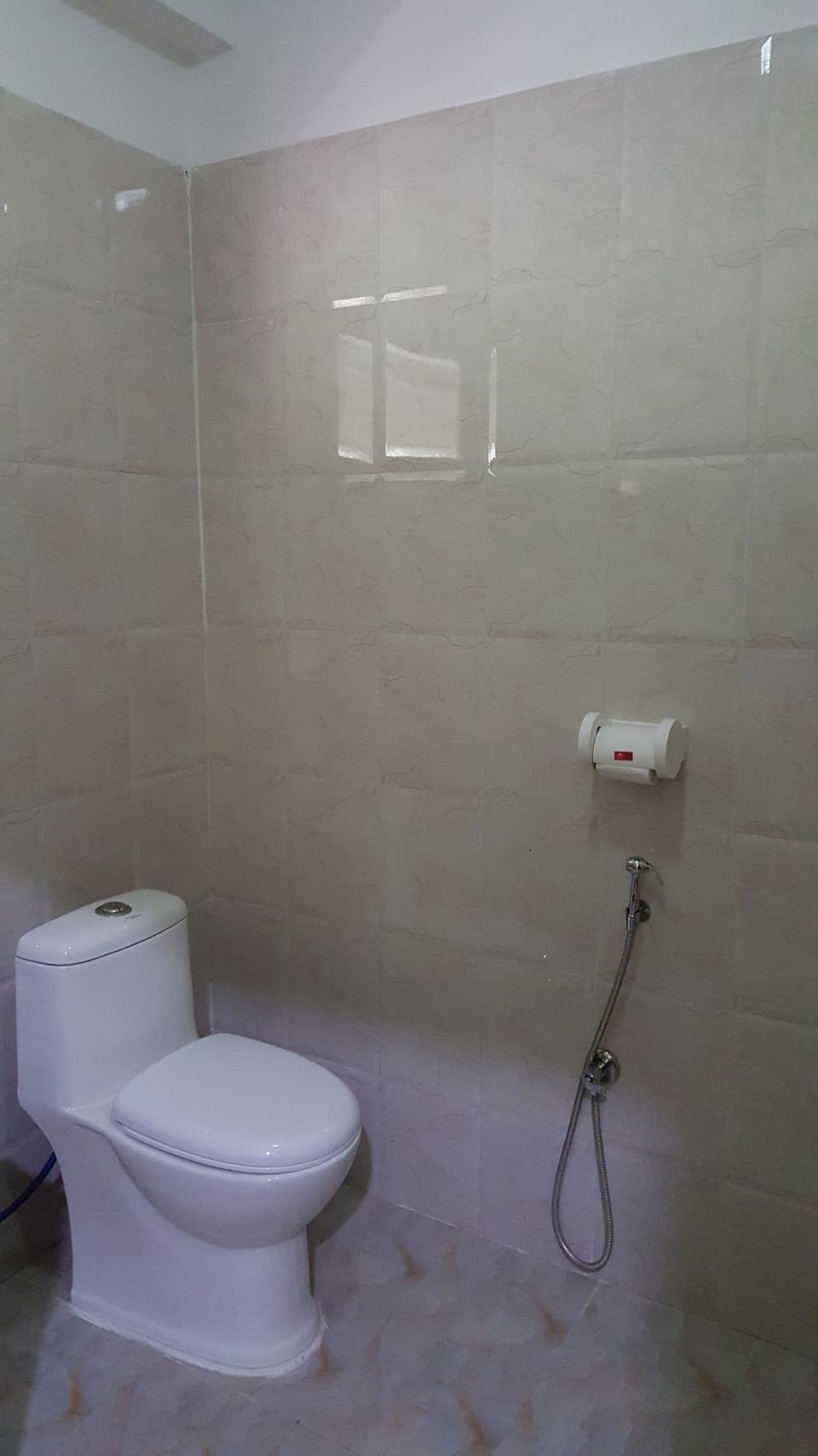 Deluxe Cottage, Garden View | Bathroom | Shower, free toiletries, slippers, towels