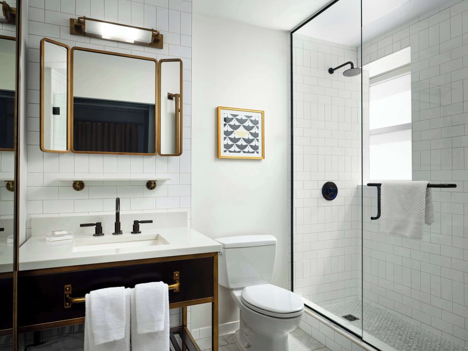 Room, 1 Queen Bed | Bathroom shower