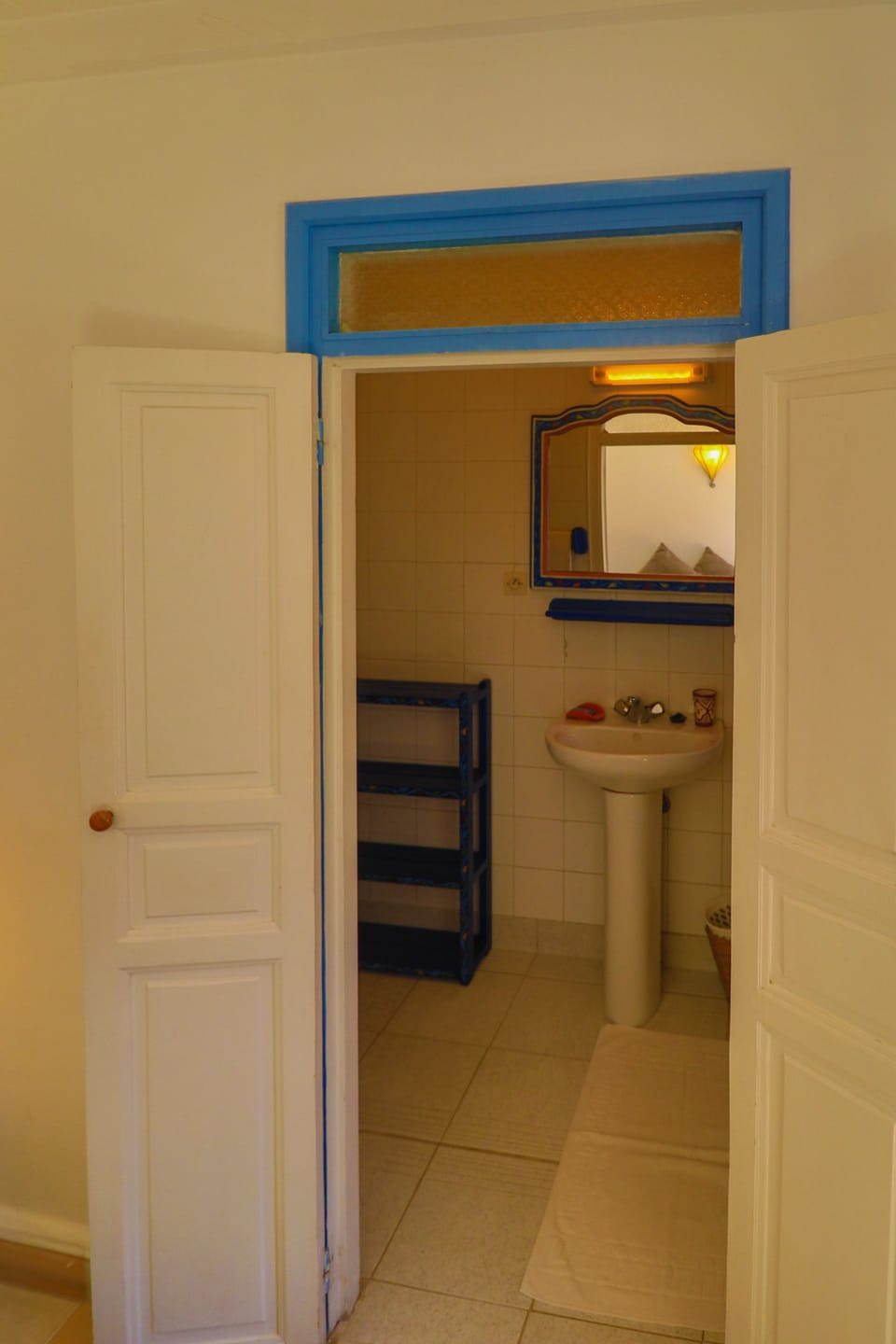 Comfort Double Room, Ensuite | Bathroom | Shower, free toiletries, hair dryer, towels