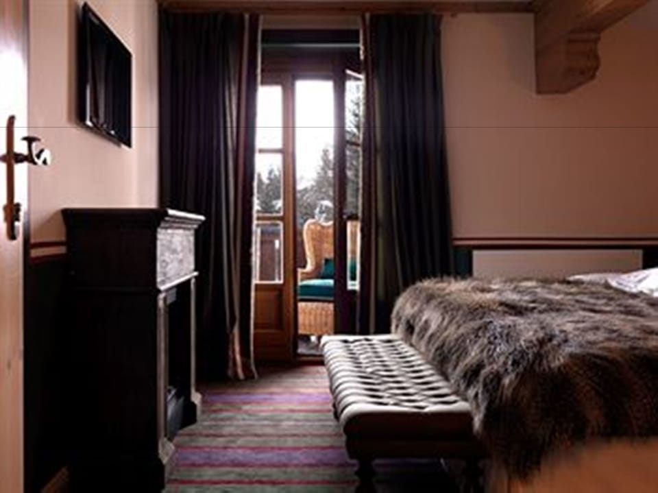 Chalet Superior | Premium bedding, minibar, in-room safe, individually decorated