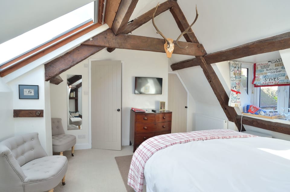 Double Room - Attic | Premium bedding, iron/ironing board, rollaway beds, free WiFi