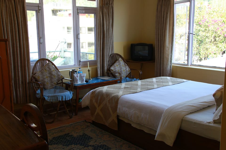 Deluxe Room, 1 King bed or 2 single beds | Desk, free WiFi