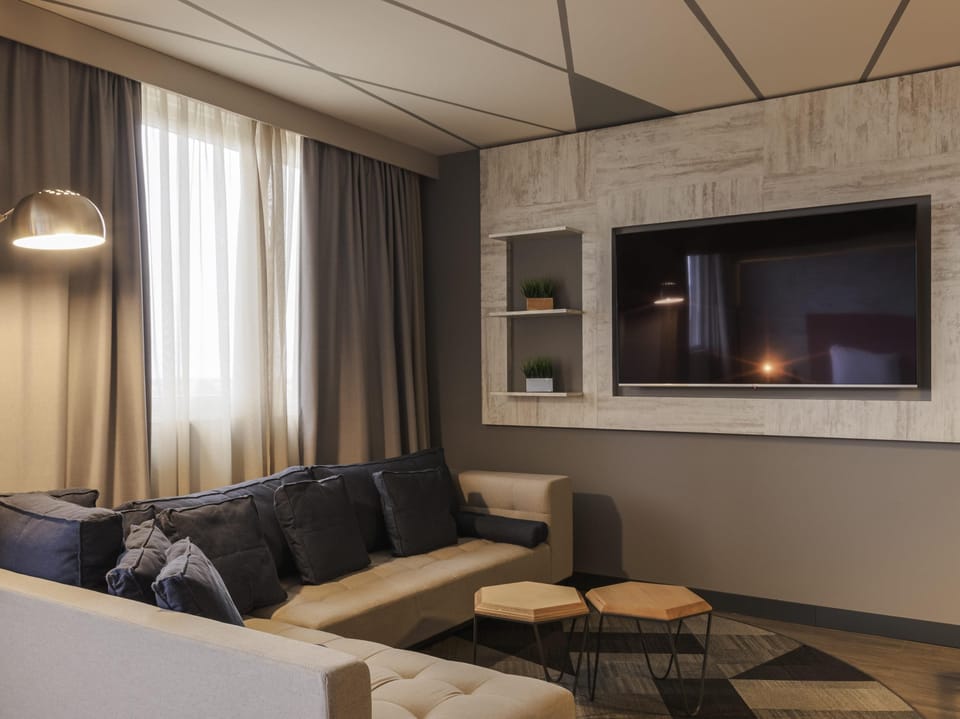 Superior Suite, 1 King Bed | Hypo-allergenic bedding available, minibar, in-room safe, desk