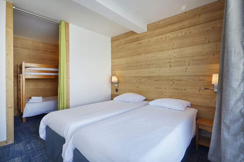 Standard Quadruple Room | Free WiFi, bed sheets